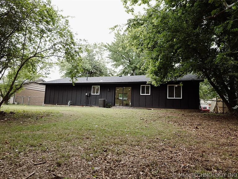 909 W El Paso Pl — Photo 3