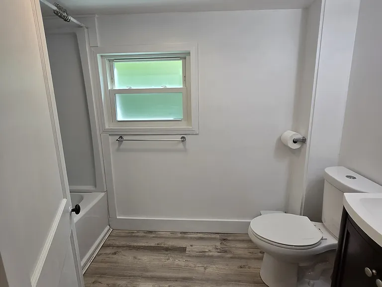 Full spacious bath