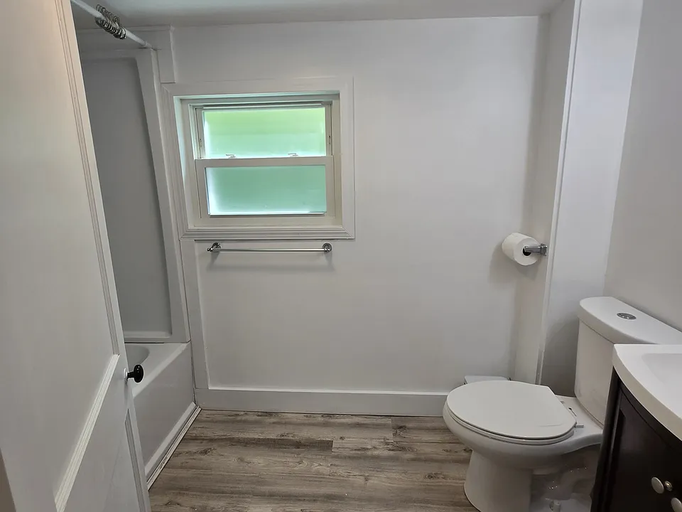 Full spacious bath