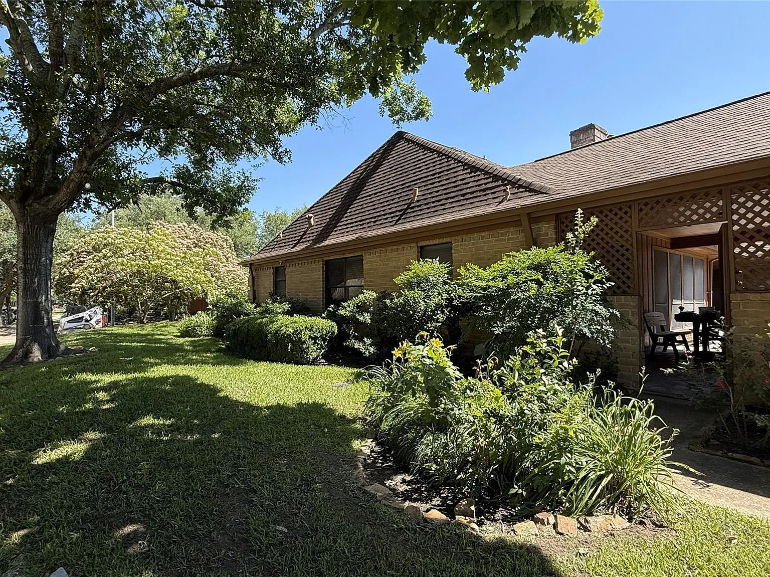 4 bed, 2.5 bath, 2409 sqft, $3,000 — Photo 4