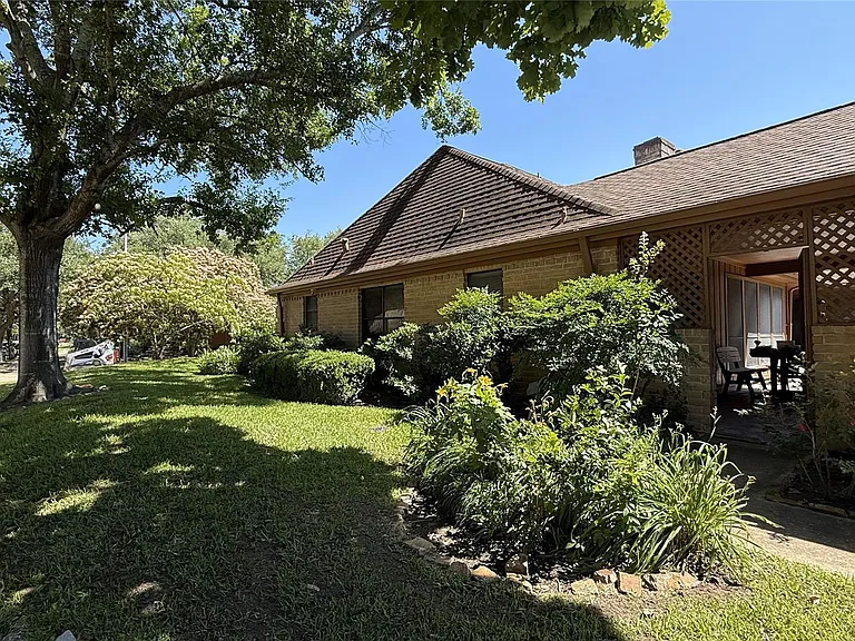 11527 Cedar Creek Dr — Photo 4