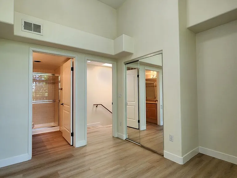 4735 Gloria Ave #5 — Photo 19