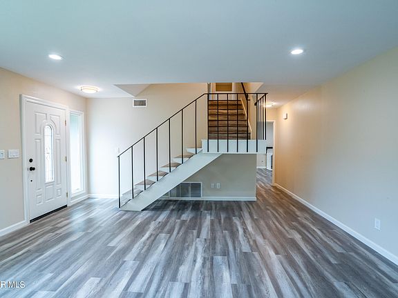 2nd image of 3883 Crown Haven Ct