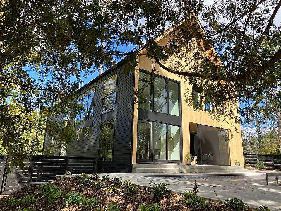 2nd image of 6105 Blake Cir