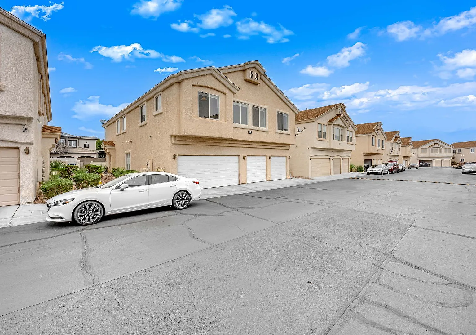 Charming 2 bedroom 2 bathroom townhome — Photo 3
