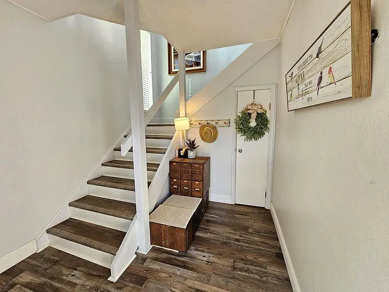 5 Fairway Dr — Photo 2