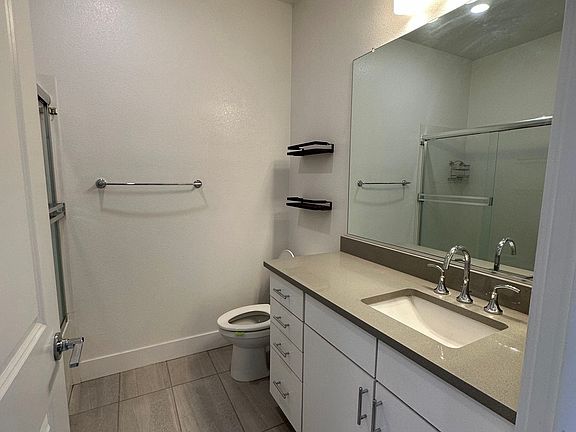 Main Bathroom (3rd floor)