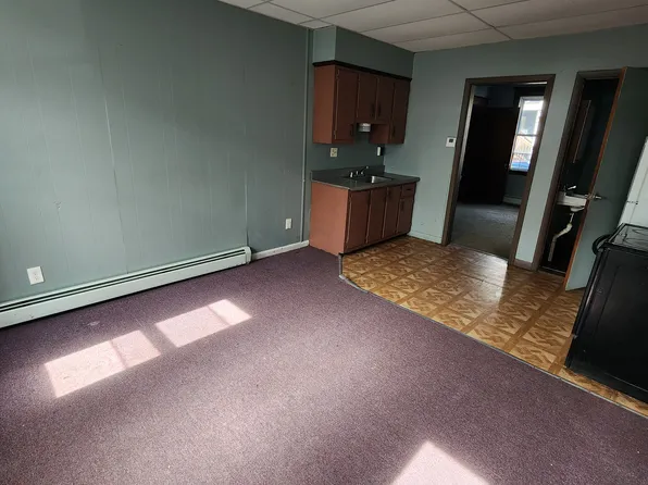 78 College St #4, Lewiston, ME 04240