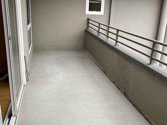 Extra long balcony, view 1.