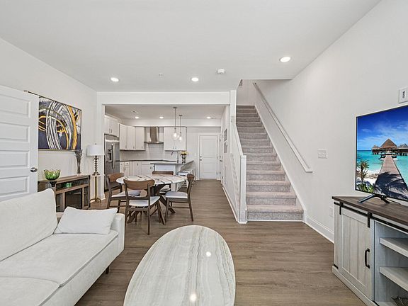 5th image of 600 Market Grove Dr #100
