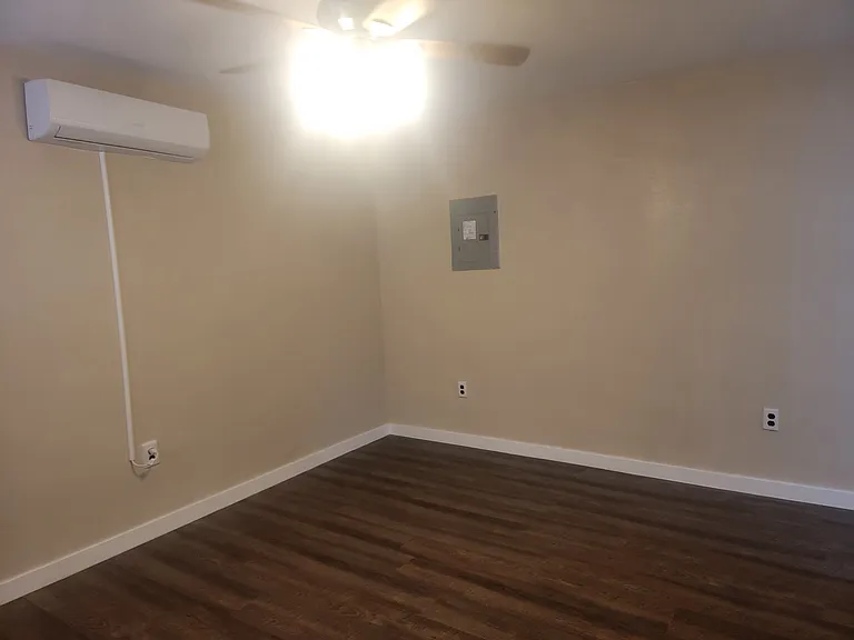 1400 Clamp Ave #6 — Photo 3