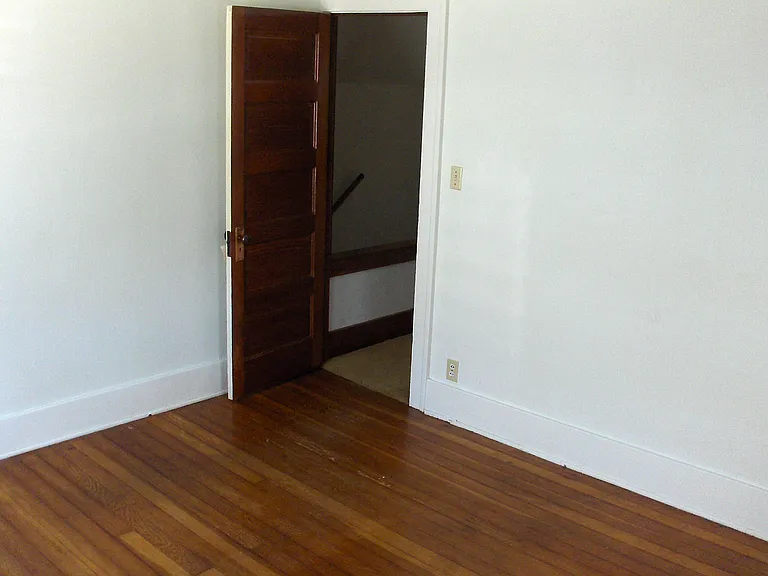 927 Forest Ave — Photo 8