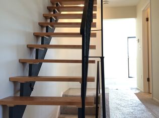 443 Allenberry Dr, Pittsburgh, PA 15237