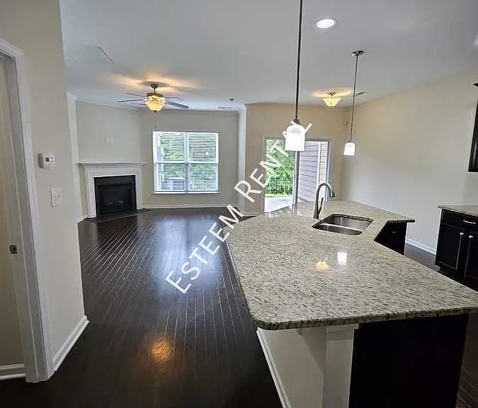 110 Fargale Ln — Photo 3