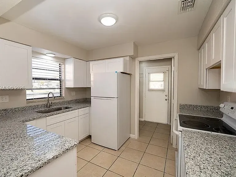 834 Faull Dr #A — Photo 3