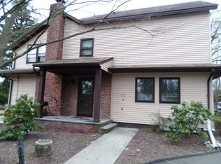 4 Ruhe Ln, West Nyack, NY 10994