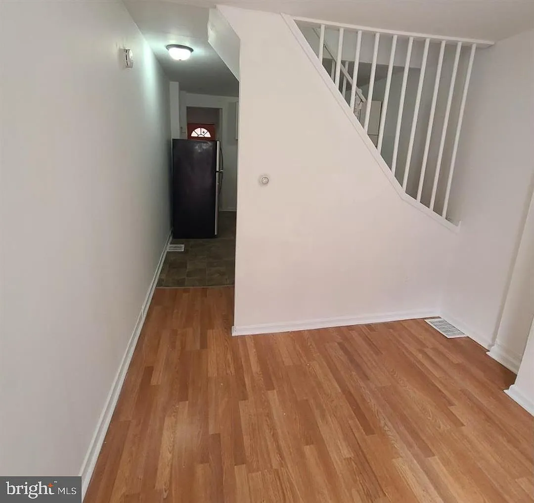 2 bed, 1.0 bath, 800 sqft, $1,000 — Photo 3