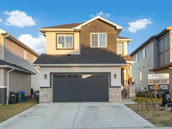 818 W Edgefield St, Strathmore, AB T1P 0E9