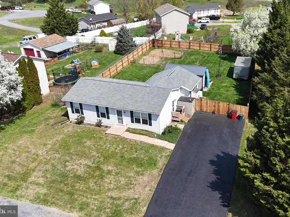 40 Lisa Ct, Martinsburg, WV 25405