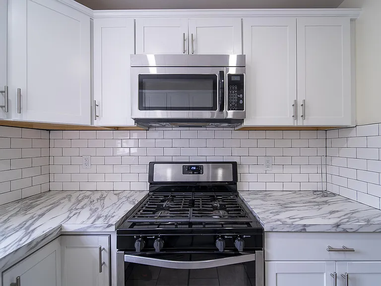 136 9th St #3 — Photo 3