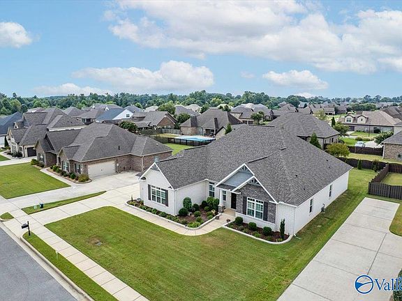 2nd image of 14847 Commonwealth Dr