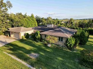 250 Lincoln Pl, Petoskey, MI 49770