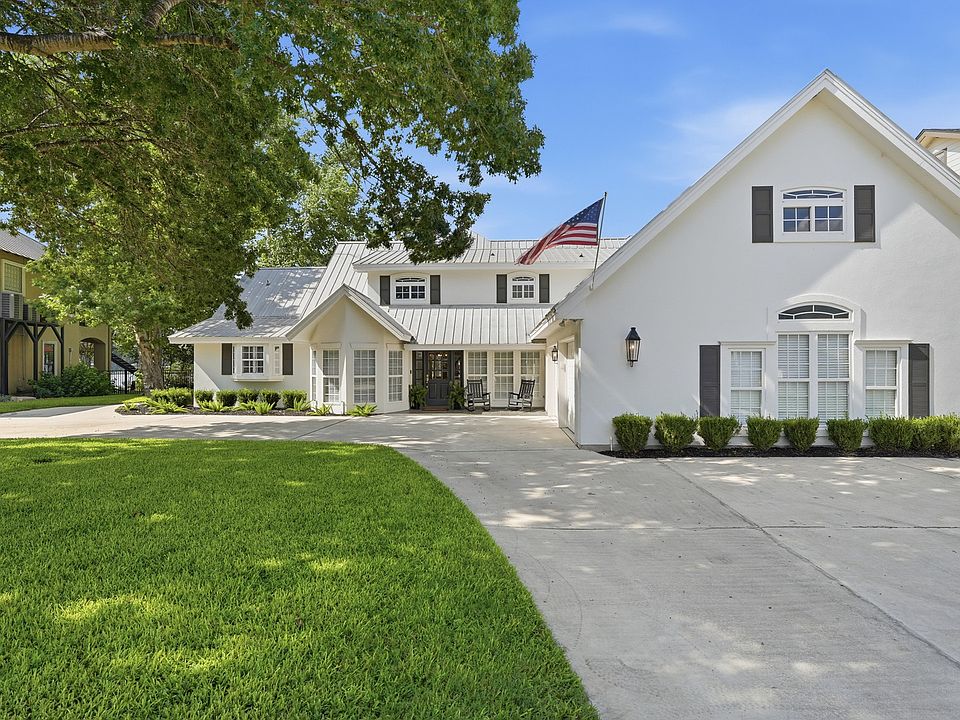 1st image of 134 SPYGLASS RD