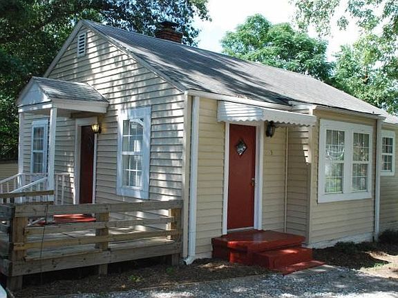Great outdoor deck to enjoy!