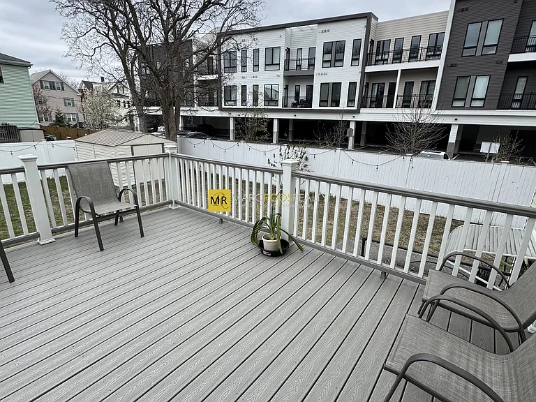 91-93 N Irving Park #1 — Photo 14