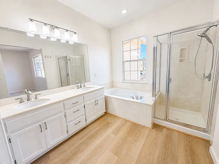 120 Mahogany Ln — Photo 2