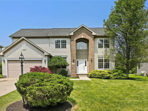 3089 Willowbrook Dr, Aurora, OH 44202