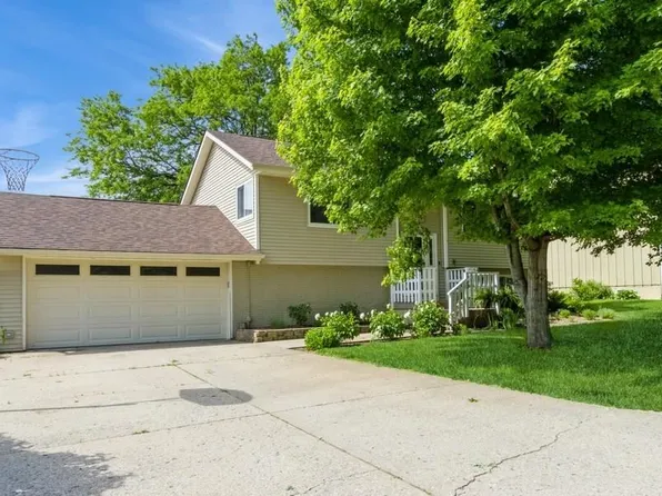 563 N Oliphant St, West Branch, IA 52358