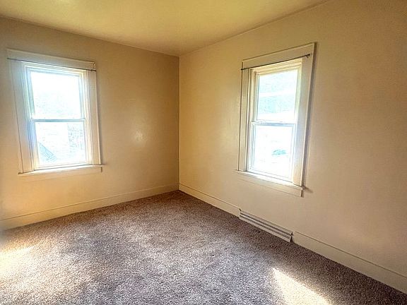 3rd image of 320 Blowers Ave