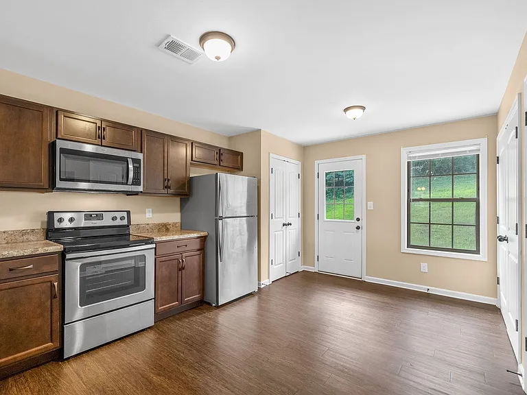 157 Center Pointe Dr — Photo 8
