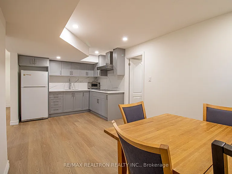 96 Southdale Dr #LOWER — Photo 10