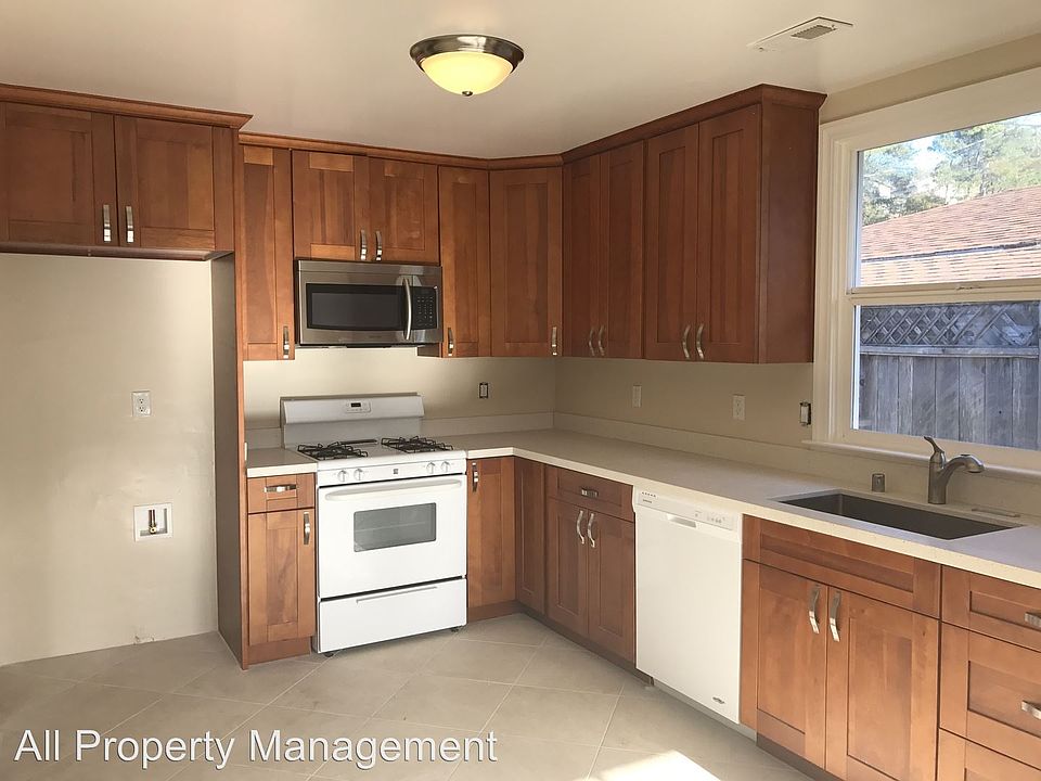 1st image of 828 Serena Dr