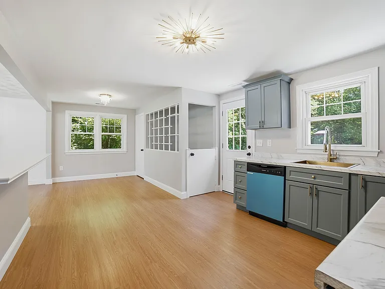 44 Topsfield Cir — Photo 3