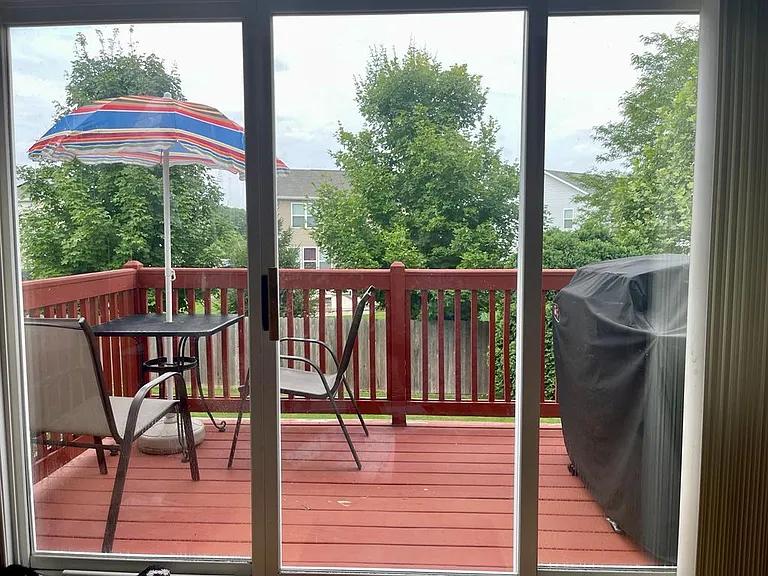 880 Genesee Dr — Photo 33