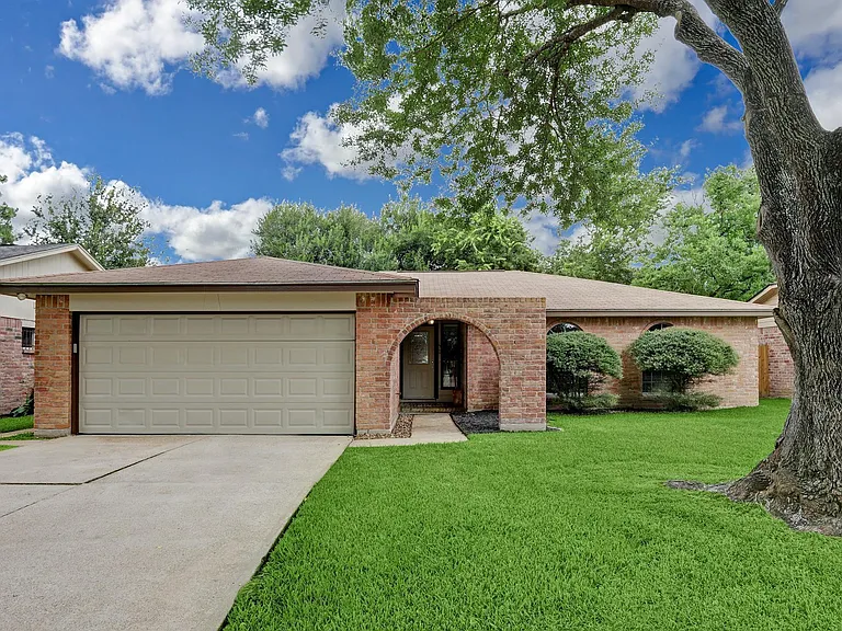 8502 Snowbank Dr — Photo 1