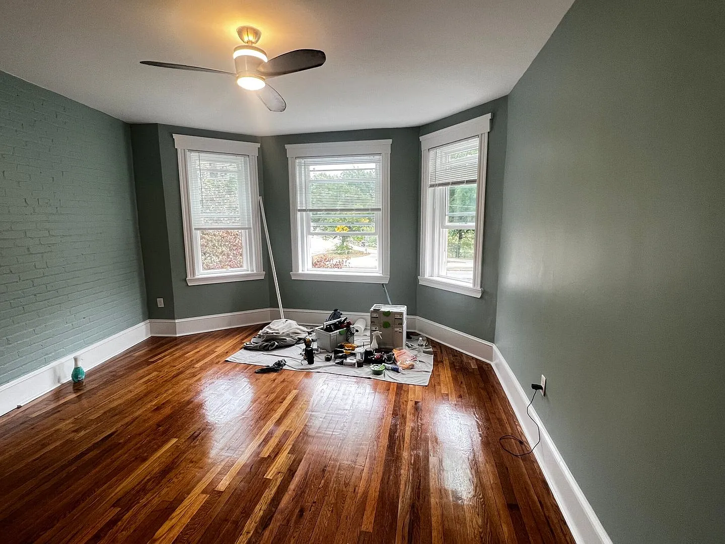 No Brokers Fee. Central Fenway Location, Hot Water Included, Laundry on a Site — Photo 4