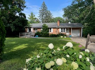 1205 Edgewood Rd, Lake Forest, IL 60045