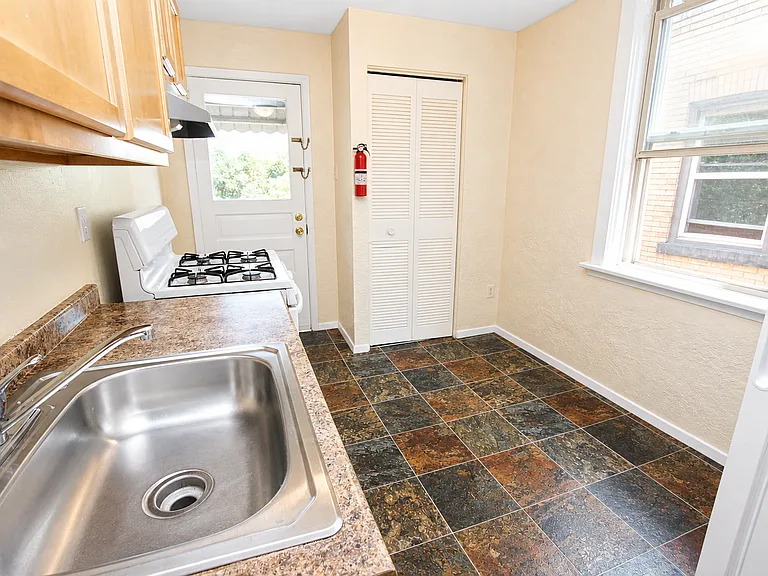 330 Melwood Ave — Photo 3