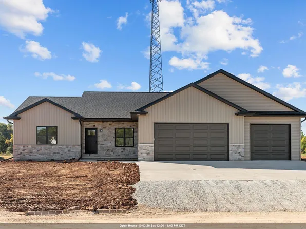 W5765 Roundstone Pl, Menasha, WI 54952