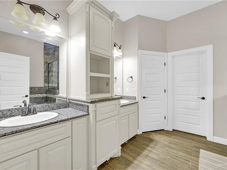 2410 Colvin Ave — Photo 17