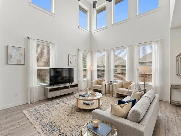 2737 Splendor Ln, Little Elm, TX 75068