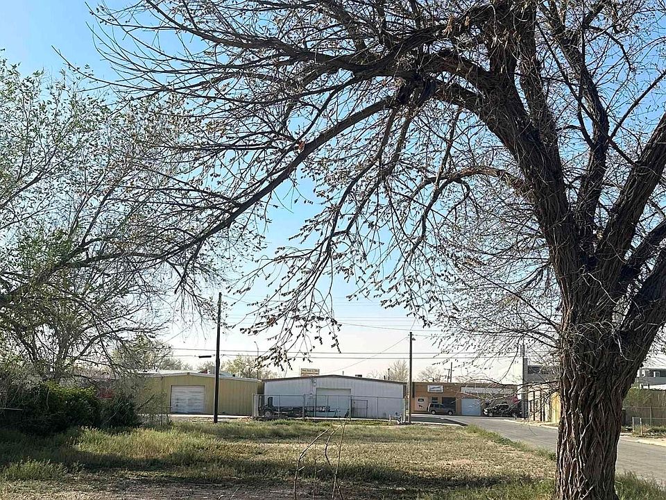 2nd image of 500 E 3rd St