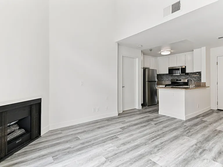 Kenmore Towers — Photo 31