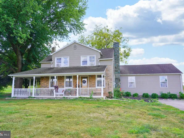 2215 Centennial Rd, Hanover, PA 17331