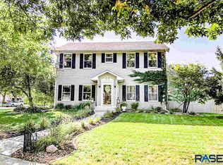 401 N Oak Ridge Rd, Brandon, SD 57005