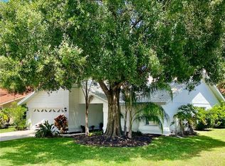 6121 Nicole Dr, Sarasota, FL 34243